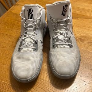Nike Kyrie Flytrap 4 men’s size 13